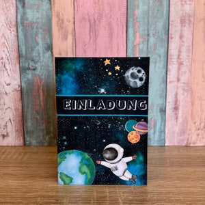 Einladungskarte als Klappkarte für Kindergeburtstag | Motiv Astronaut/Weltall/Planeten