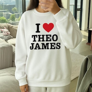 Felpa I Love Theo James: Felpa girocollo in pile Cozy Fangirl