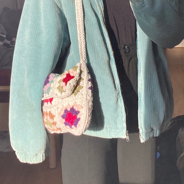 Crochet granny square Amelia over-shoulder bag / purse pattern