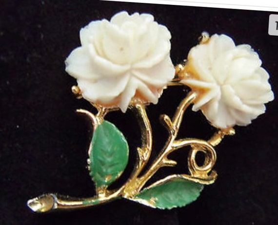 Vintage Brooch - white lucite flowers, green enam… - image 1
