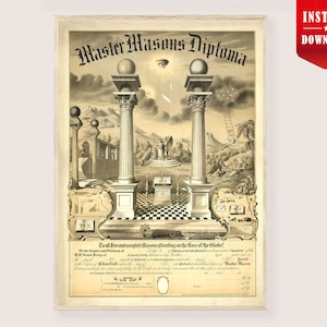 Puede incluir: Una impresión antigua titulada "Master Masons Diploma" con ilustraciones detalladas. La obra de arte presenta dos columnas ornamentadas rematadas con globos, imágenes celestiales y elementos arquitectónicos. La impresión tiene una estética vintage, con texto en la parte superior e inferior.