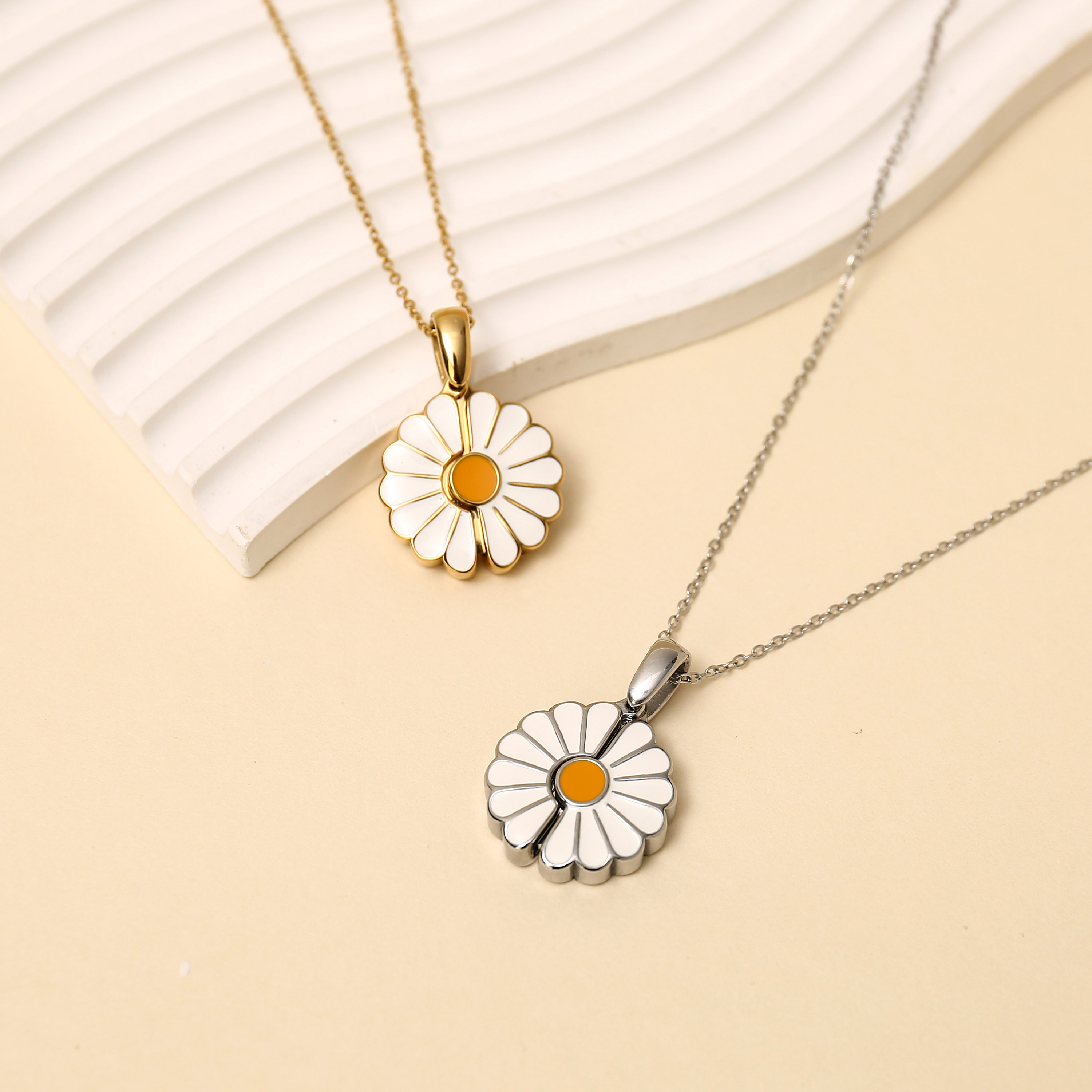 Personalisierte Daisy-Medaillon-Halskette mit versteckter Botschaft – Personalisierbares Geschenk für Sie, Geschenk für die Gottesmutter, winzige Senfsamen, christliche Geschenke für Sie