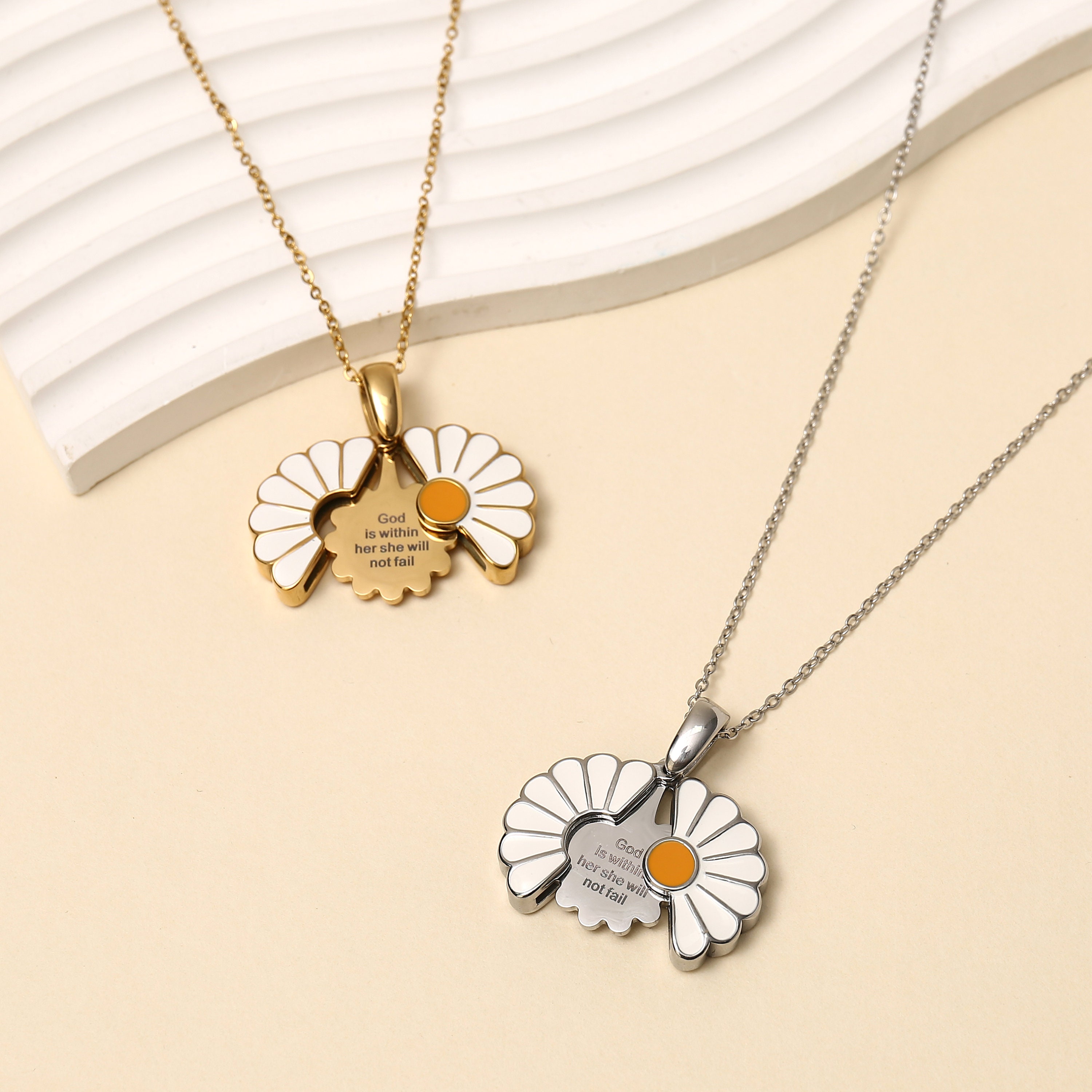 Personalisierte Daisy-Medaillon-Halskette mit versteckter Botschaft – Personalisierbares Geschenk für Sie, Geschenk für die Gottesmutter, winzige Senfsamen, christliche Geschenke für Sie