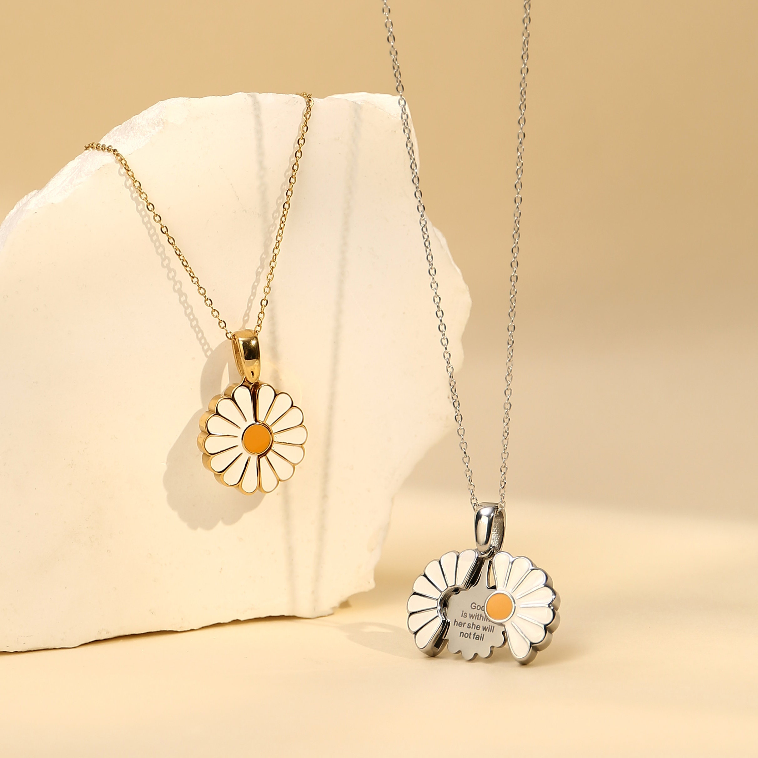 Personalisierte Daisy-Medaillon-Halskette mit versteckter Botschaft – Personalisierbares Geschenk für Sie, Geschenk für die Gottesmutter, winzige Senfsamen, christliche Geschenke für Sie