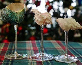 Copas de vino hechas a mano con forma de caracol: ideales para bodas en la playa y cócteles