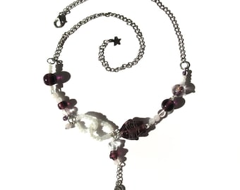 Collar de cuentas con dije de pez hecho a mano: Purple Ocean Jewelry
