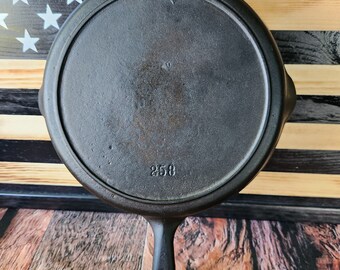 Unmarked Ozark Cast iron skillet