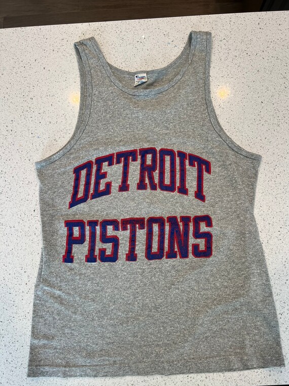 Vintage 90s Detroit Pistons Jersey Size: 40 (M) Tag: Champion 🏷️  Condition: 10/10 $1,200 MXN 🇲🇽 / $75 USD 🇺🇸 DM for more Info 📩