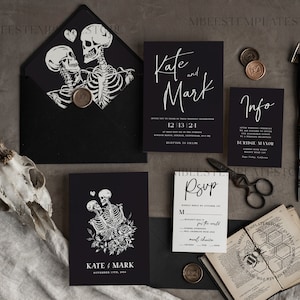 Puede incluir: Conjunto de invitaciones de boda en blanco y negro con un gráfico de pareja de esqueletos. La invitación incluye el texto "Kate y Mark" y la fecha "12.13.24". La tarjeta RSVP tiene el texto "RSVP" y el texto "Responda amablemente antes del 1 de octubre".