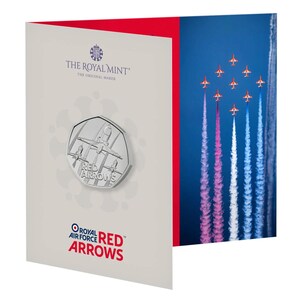 Pièce de 50 pence Red Arrows Hawk T1 de la Royal Airforce 2025 dans un emballage scellé de la Royal Mint