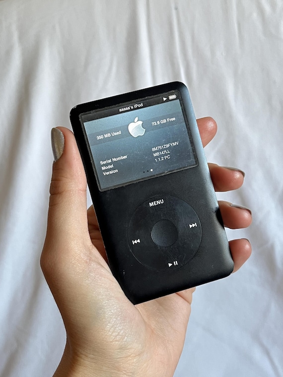 Apple Ipod Classic 80GB | Vintage MP3 Player| Y2K Retro Apple Icon