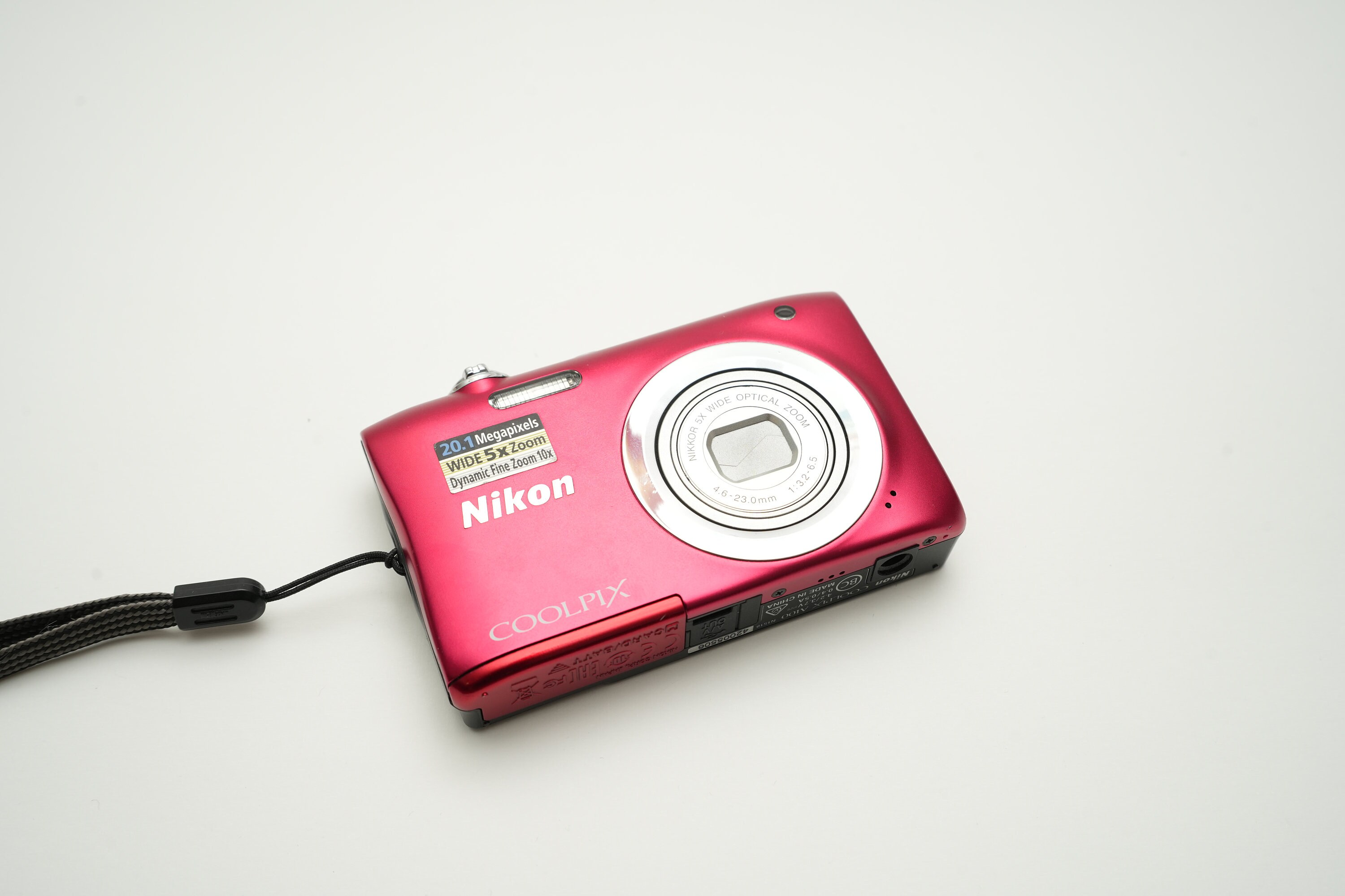 【新品】Nikon COOLPIX A100 RED New Nikon COOLPIX A100 Red Compact Digital Camera Japan