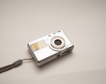 Appareil photo numérique Sony Cybershot DSC 750 Y2K vintage esthétique