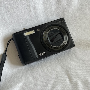 Ricoh R10 Digital Y2K Camera Digicam Aesthetic