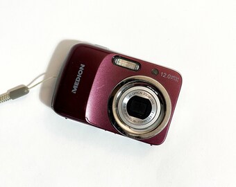 Medion Cherry Red Digital Y2K Camera Vintage Digicam Aesthetic