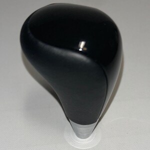 Automatic Shift Gear Knob for Toyota Tacoma (until 2015 ) and most models with automatic transmission (thread 8x1,25mm) Black