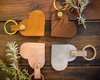 Personalised Handmade Leather Heart Keyring / Bridesmaid Gift / Wedding Favour /  Birthday Gift / Mother&#39;s Day Gift