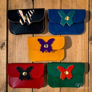 Porte-cartes en cuir aux couleurs vives et teints à la main / Cadeau pour la fête des Mères / Portefeuille teint à la main / Porte-monnaie papillon