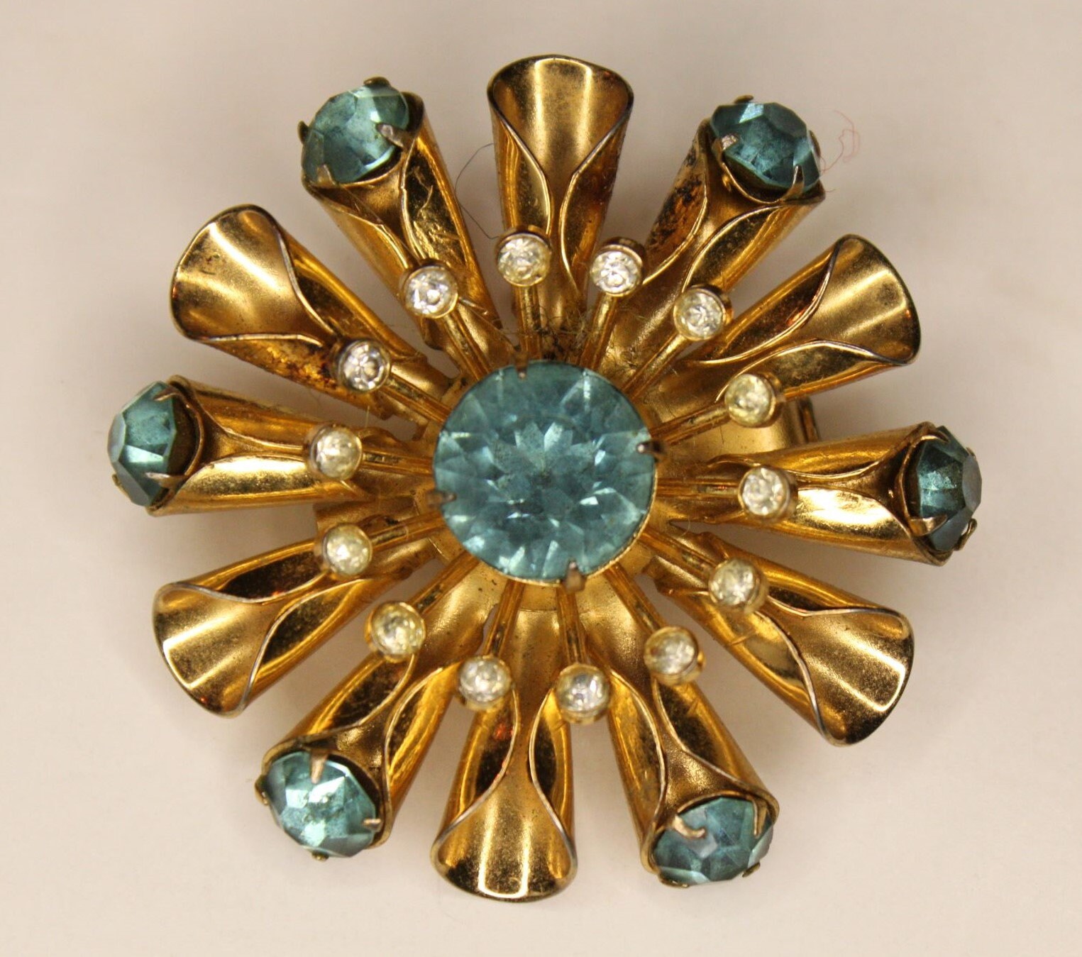 Coro shop brooch history