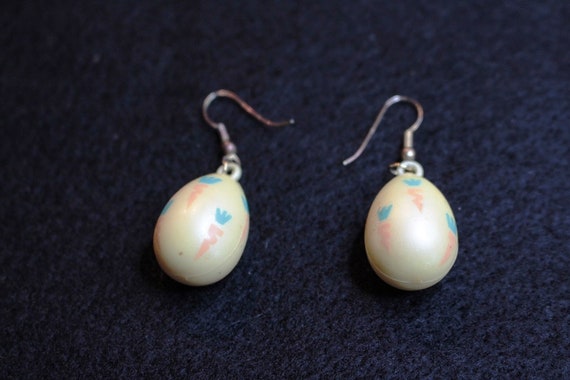 Vintage Plastic Easter Egg Earrings - image 1