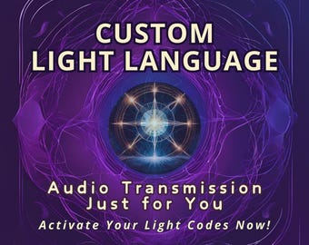 Op de afbeelding: Een abstracte achtergrond in paars en blauw met een stervormig ontwerp in het midden. De tekst "CUSTOM LIGHT LANGUAGE" staat bovenaan de afbeelding. De tekst "Audio Transmission Just for You Activate Your Light Codes Now!" staat onderaan de afbeelding. De tekst "@EVEREXPANDING.789" staat onderaan de afbeelding.