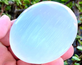 Pedra de sabão Selenite Satin Spar. Fonte ética e de comércio justo. Cura por cristais.