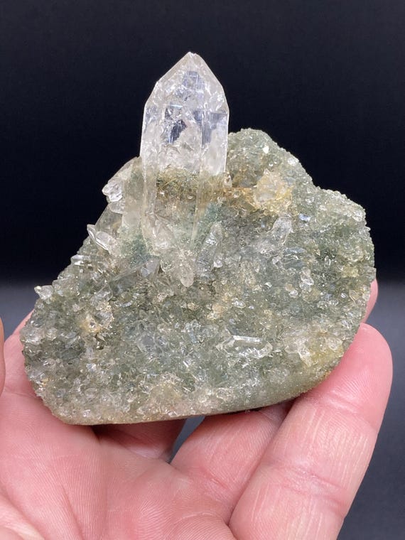 ヒマラヤ産グリーンクォーツクラスター（ゴールデンルチル入り