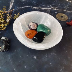 Natural Selenite Charging Bowl: Crystal Cleansing & Recharging