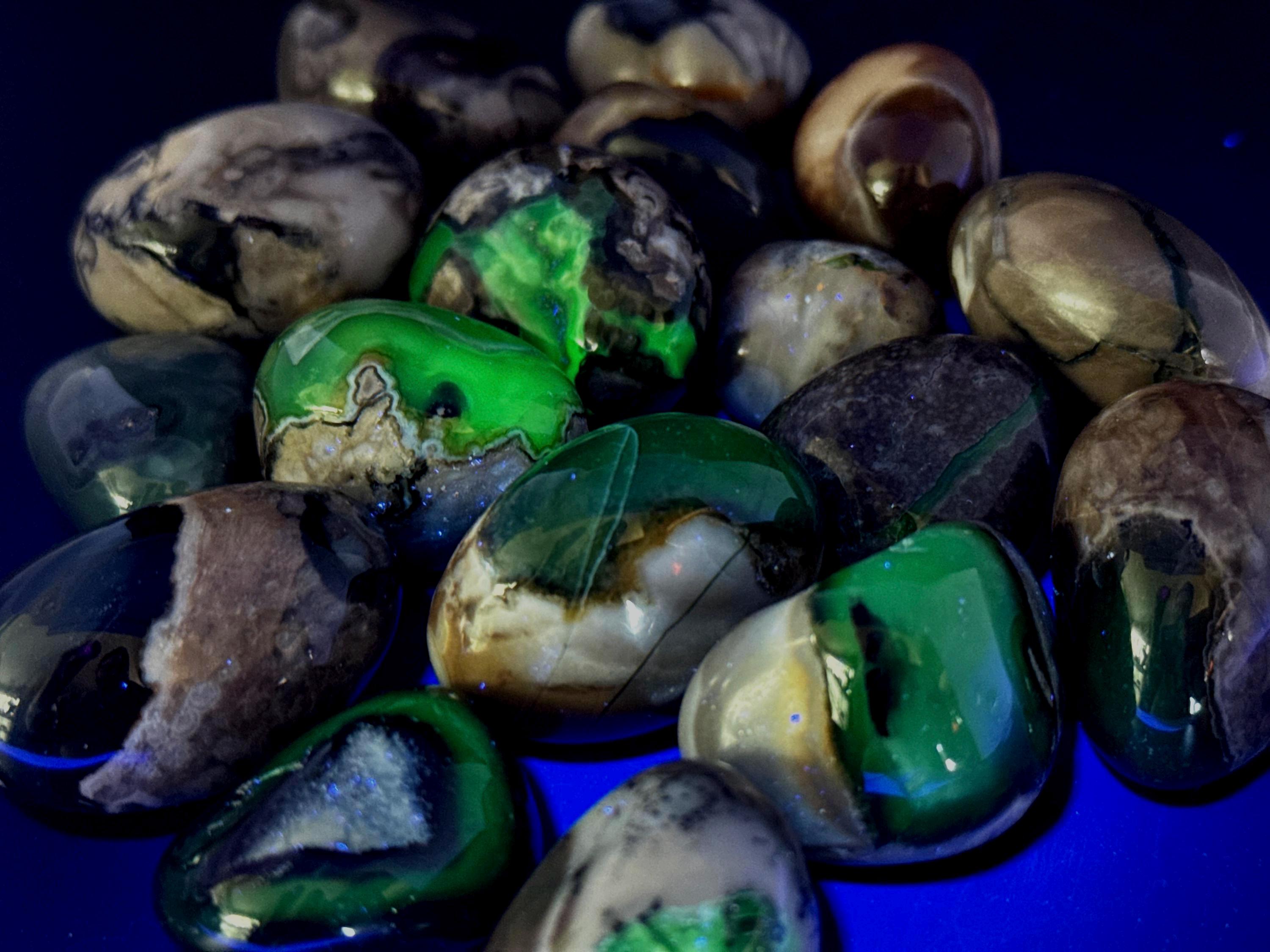 Volcano agate - Etsy 日本