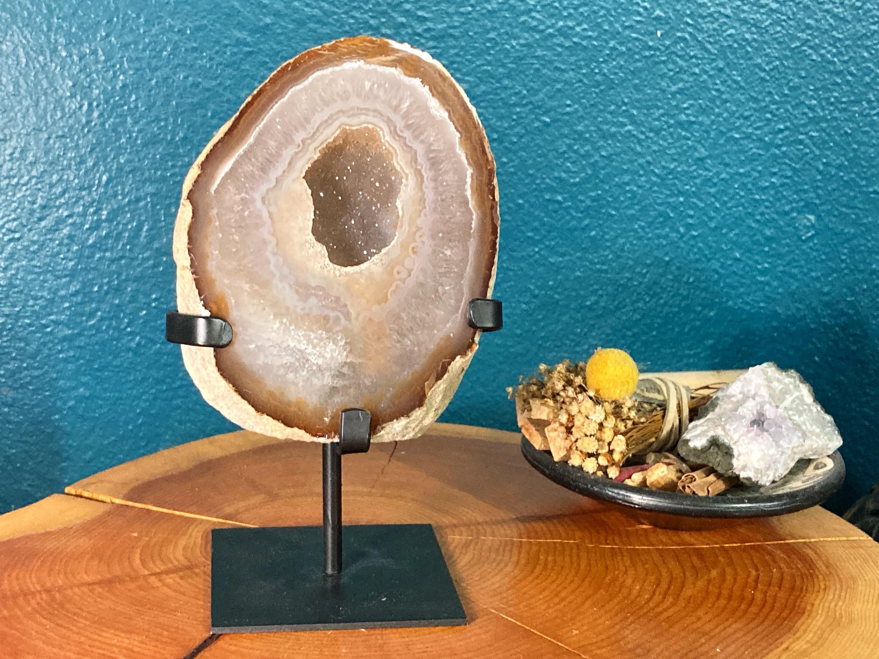 瑪瑙　ドゥルージー　ジオード　置物 ドゥルージー入り瑪瑙ジオード：倫理的に調達されたクリスタル装飾品