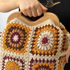 Cream Granny Crochet Clasp Purse ,Wooden Kiss Lock Clutch , lined with adjustable strap