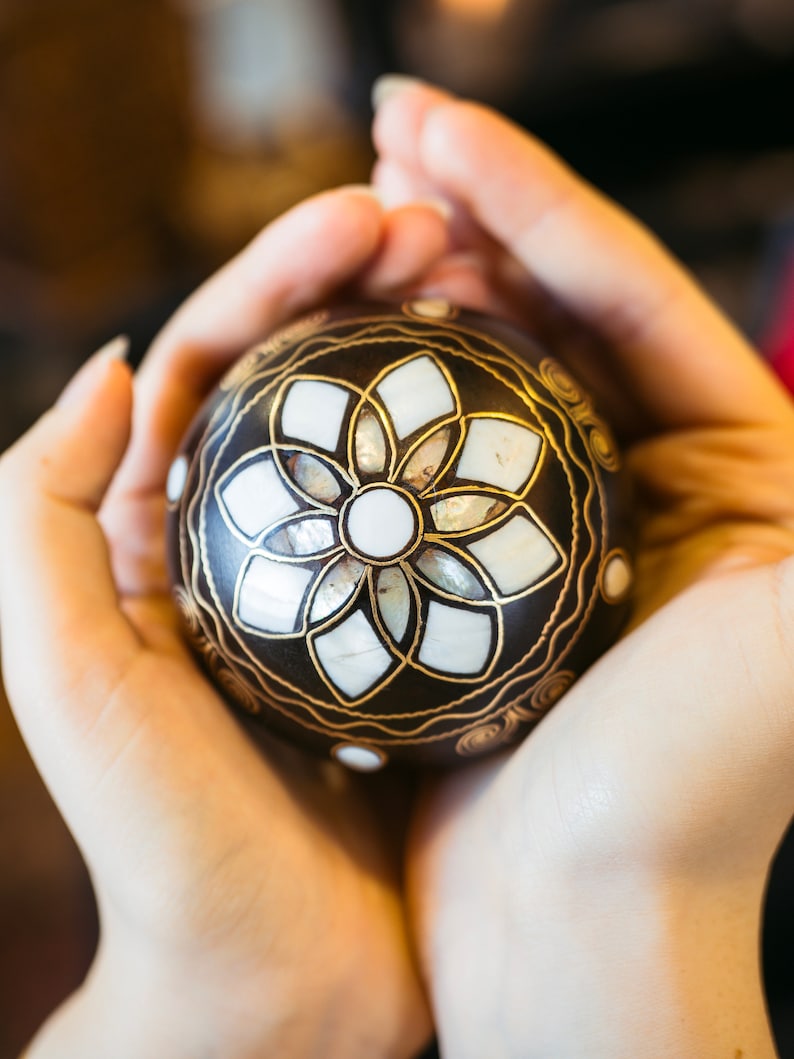 Handmade Walnut Wooden Round Jewelry Box, Mother of Pearl Inlay, Ring Bearer Box, Keepsake Box, Wooden Box, Jewelry Gift Box, Decorative Box