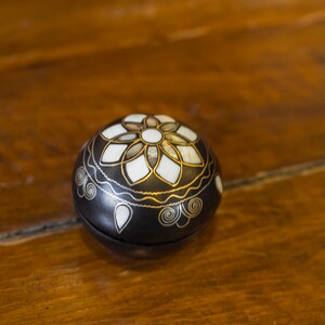 Handmade Walnut Wooden Round Jewelry Box, Mother of Pearl Inlay, Ring Bearer Box, Keepsake Box, Wooden Box, Jewelry Gift Box, Decorative Box