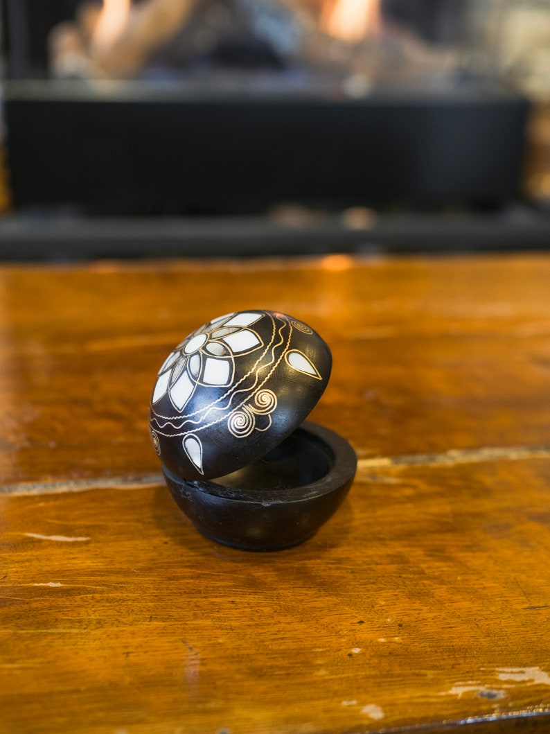 Handmade Walnut Wooden Round Jewelry Box, Mother of Pearl Inlay, Ring Bearer Box, Keepsake Box, Wooden Box, Jewelry Gift Box, Decorative Box