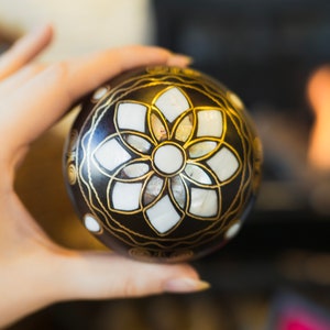 Handmade Walnut Wooden Round Jewelry Box, Mother of Pearl Inlay, Ring Bearer Box, Keepsake Box, Wooden Box, Jewelry Gift Box, Decorative Box