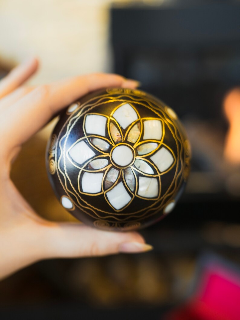 Handmade Walnut Wooden Round Jewelry Box, Mother of Pearl Inlay, Ring Bearer Box, Keepsake Box, Wooden Box, Jewelry Gift Box, Decorative Box