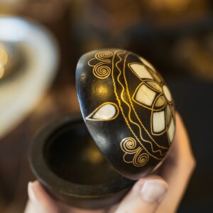 Handmade Walnut Wooden Round Jewelry Box, Mother of Pearl Inlay, Ring Bearer Box, Keepsake Box, Wooden Box, Jewelry Gift Box, Decorative Box
