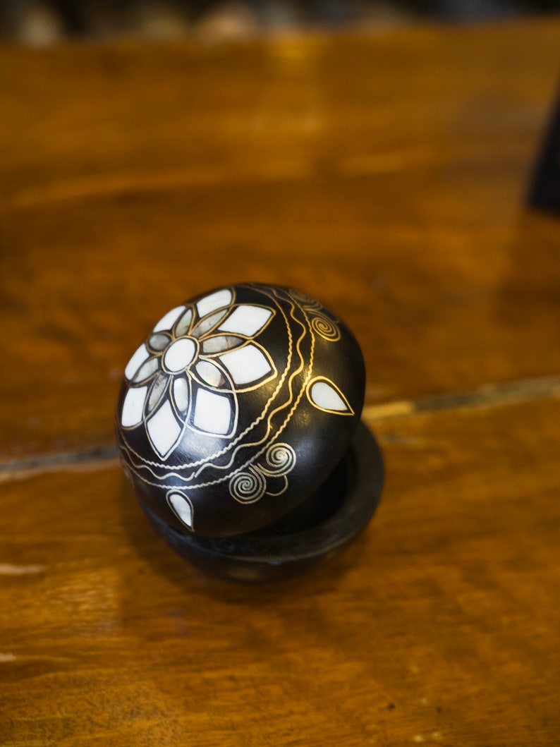 Handmade Walnut Wooden Round Jewelry Box, Mother of Pearl Inlay, Ring Bearer Box, Keepsake Box, Wooden Box, Jewelry Gift Box, Decorative Box