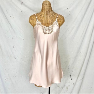 Slip vintage con etiqueta dorada de Victoria&#39;s Secret (S)