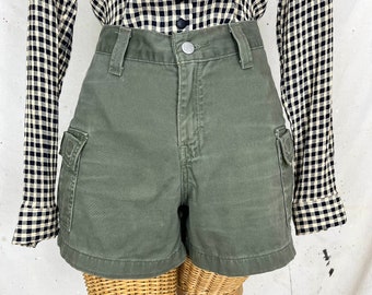 Vintage Levi’s Cargo Shorts (S-M)