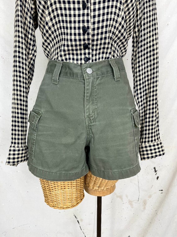 Vintage Levi’s Cargo Shorts (S-M)