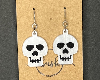 Skull Dangle Earrings / Skull Earrings / Halloween Skull Earrings / Halloween Earrings / Halloween Jewelry / Spooky Jewelry / Skulls