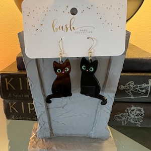 Black Cat Earrings / Acrylic jewelry/ Cat earrings