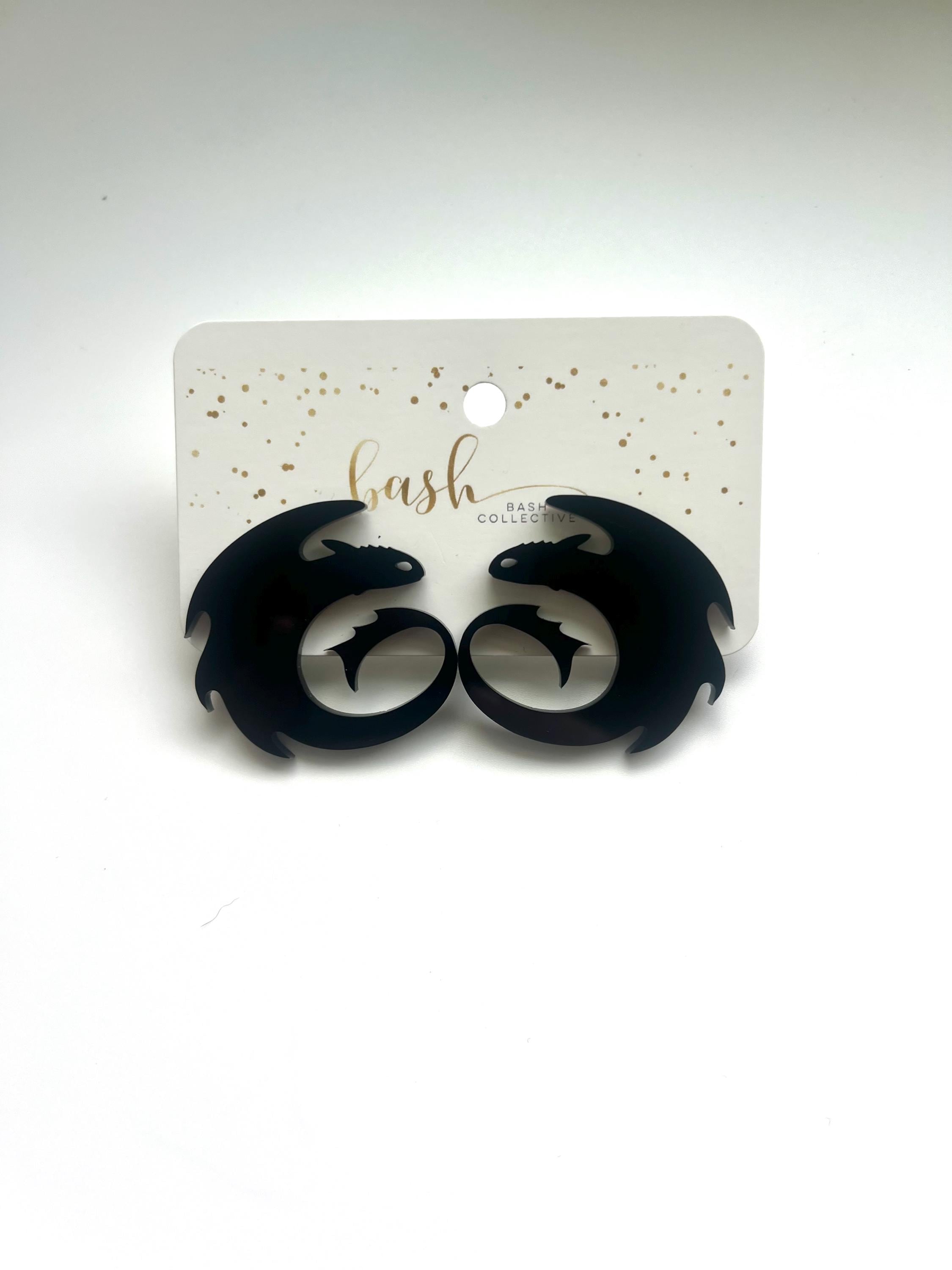 Night Fury Earrings / Night Fury dragon silhouette / Dragon Earrings / Dragon Training Earrings / Cosplay Earrings / Fantasy Earrings