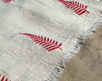 Serviette de plage imprimée à la main de feuille rouge, Peshtemal, jet turc personnalisé de coton organique, couverture de yoga de méditation de Boho