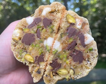 Cookies, Giant Gourmet 6 oz Vanilla Cookie with Pistachios, White Chocolate Chips and Choco Chips | New York Style, Premium Artisan Cookie