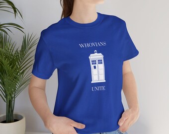 Camiseta Whovians Unite / Camiseta retro de ciencia ficción con cabina de policía azul
