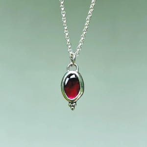 Granat Charm Anhänger - Sterling Silber, Handgemacht, Edelsteine, Statement Stück, Zierliche Schmuck Handgefertigte Halskette