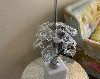 Lampada con base in marmo Lampada da tavolo con fiori in vetro Cottage Core 2019 Illuminazione floreale