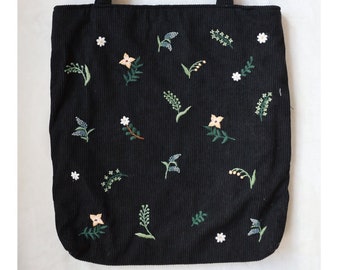 Embroidered Velvet Tote Bag with Daisy Flowers, Floral Velvet Bag, Vintage Handmade Shoulder Bag, Black Embroidered Tote Bag